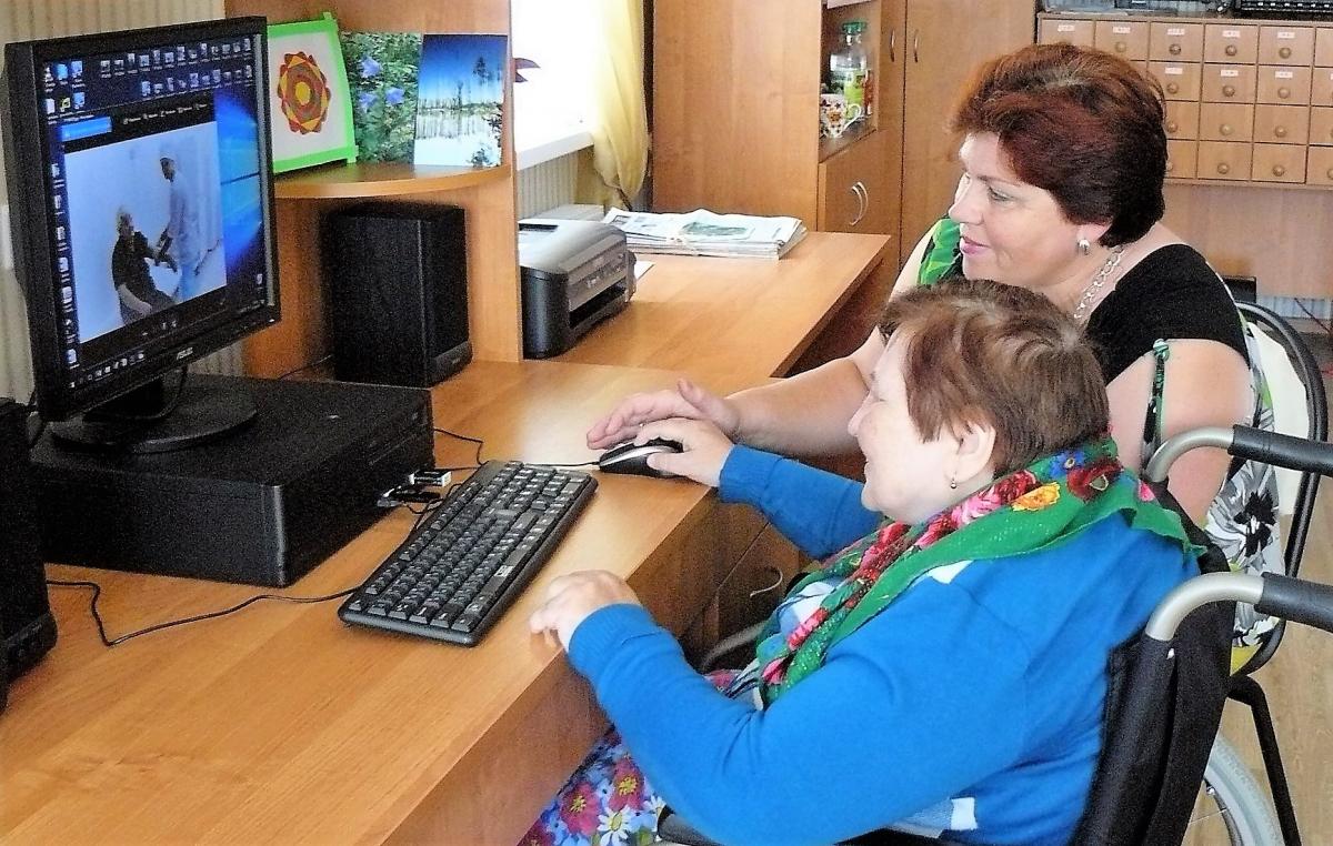 В целях повышения коммуникативного потенциала. Компьютерный класс для детей-инвалидов. Социально-коммуникативная реабилитация. Кружки для детей инвалидов. Компьютерная грамотность для инвалидов.